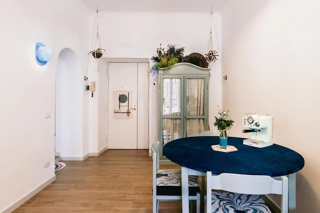 Dreamers' Garden Naples Apartment